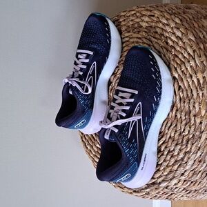 Brooks Women's Athletic Shoes - Navy and Light Blue